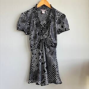 Y2K 6 Degrees Floral Black White Short Sleeve Babydoll Top Tie Back Size Medium